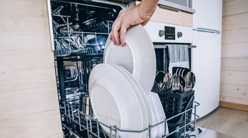 Tổng hợp 5 nhược điểm của máy rửa bát cần nắm trước khi mua
