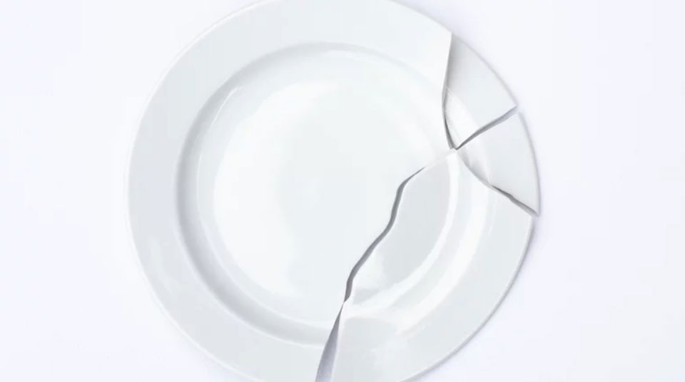 Có thể làm hư hỏng bát đĩa và các dụng cụ khác Có thể làm hư hỏng bát đĩa và các dụng cụ khác