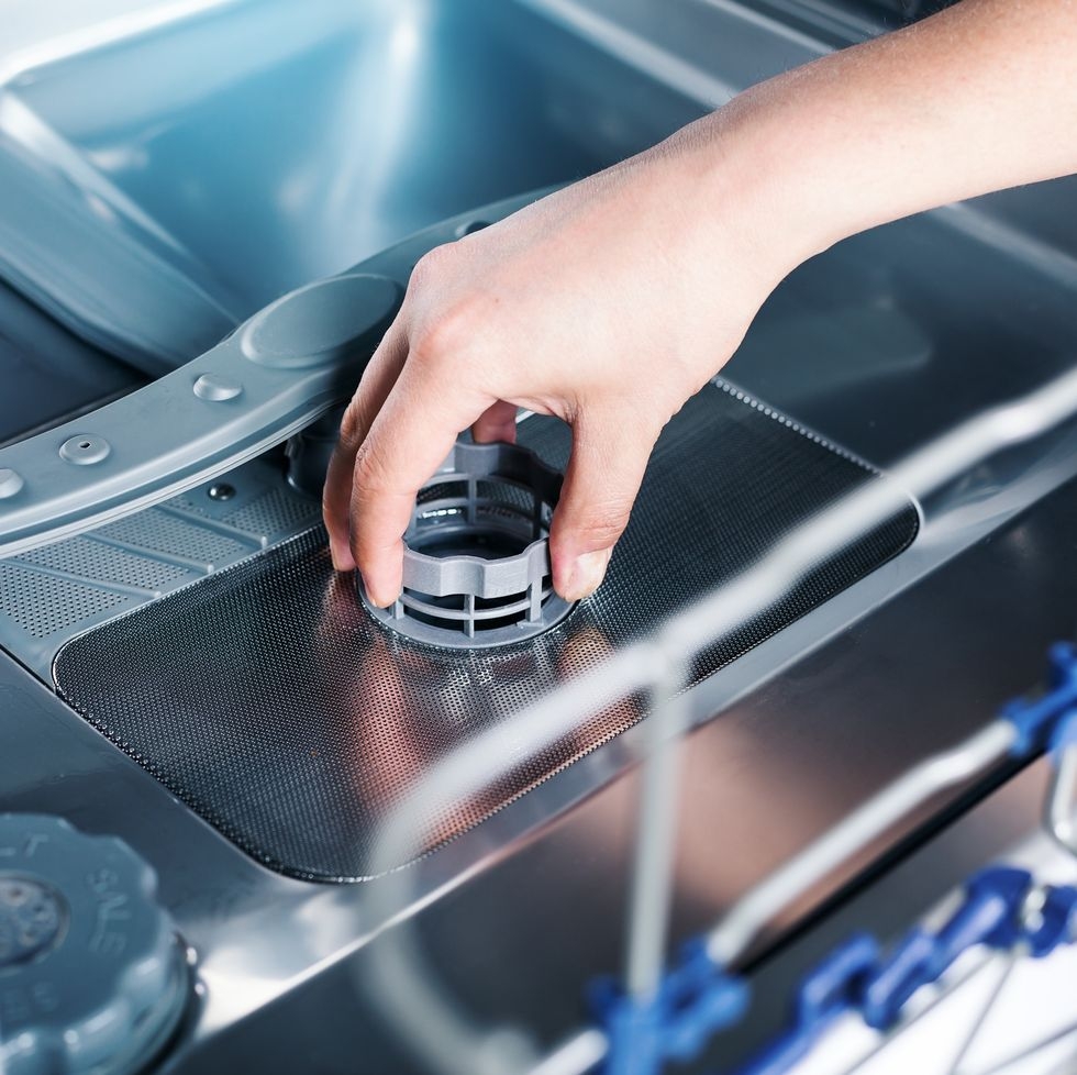 Máy rửa bát không sạch do: Các bộ phận bị tắc nghẽn