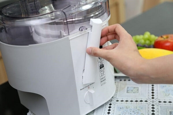 So sánh máy ép chậm và máy ép trái cây thường?