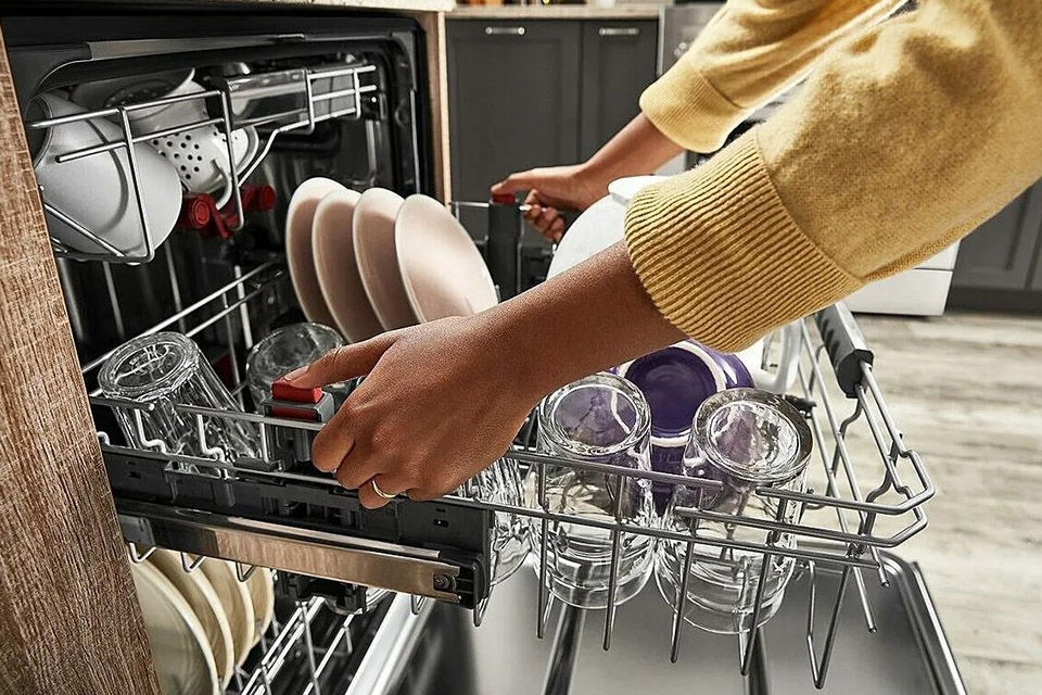 Máy rửa bát báo lỗi tiếng ồn lớn hoặc rung quá mức