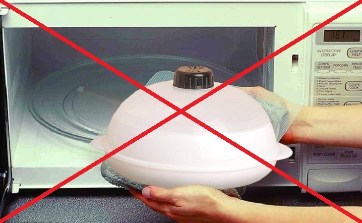 Lò vi sóng bị nổ là do: Đặt các vật dụng bằng kim loại hoặc bằng nhựa vào lò