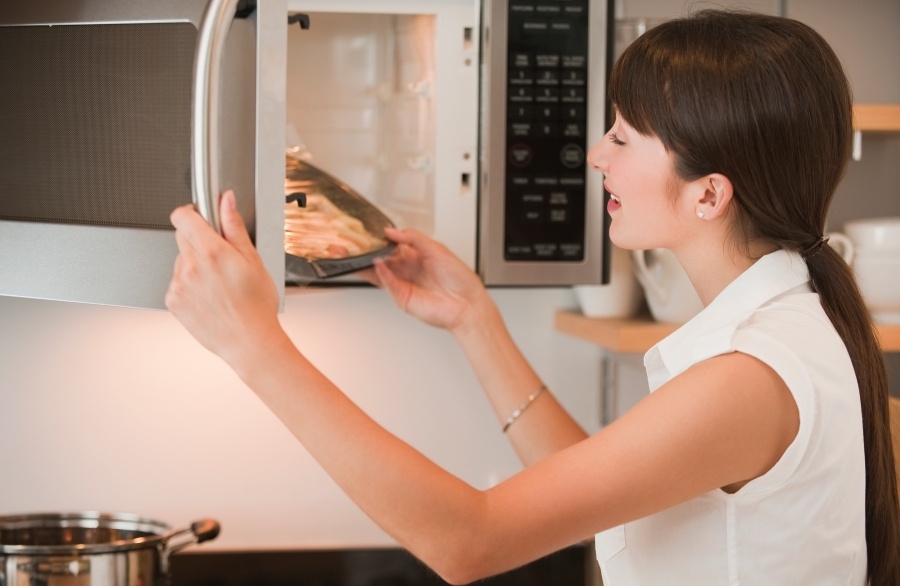 Cách sử dụng đúng để tránh làm lò vi sóng bị nổ