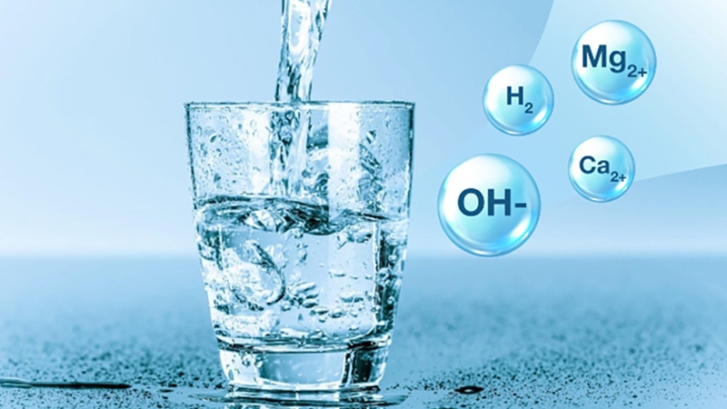 So sánh nước kiềm và nước tinh khiết (Ảnh 1)