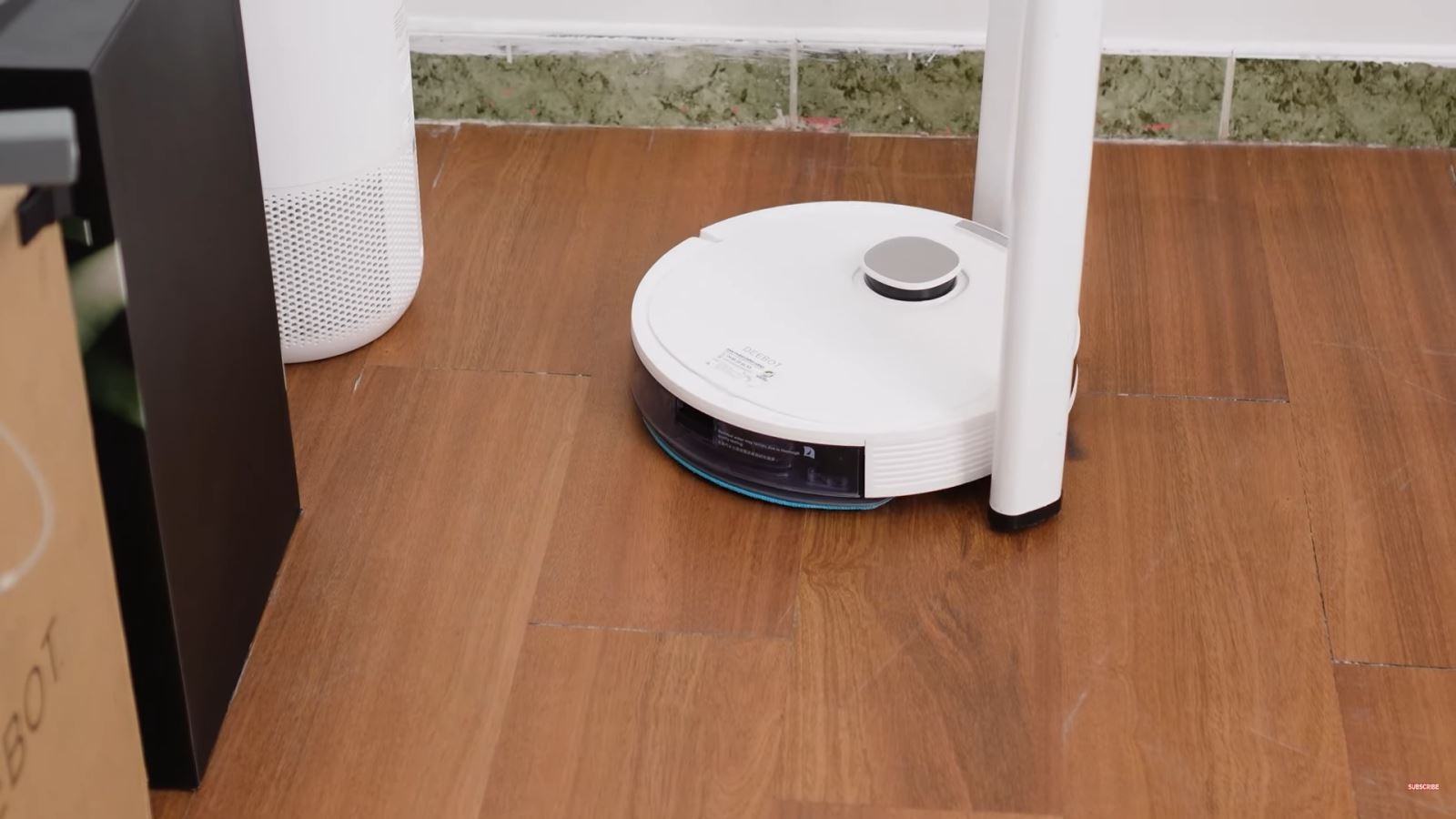 Review robot hút bụi Ecovacs Deebot N10