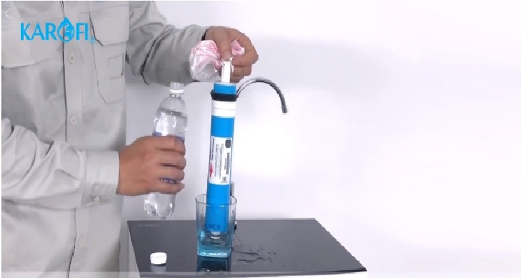 Thay màng lọc nước RO&nbsp;Karofi