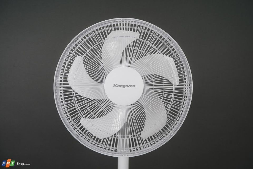 Cánh quạt của quạt đứng Kangaroo KG726