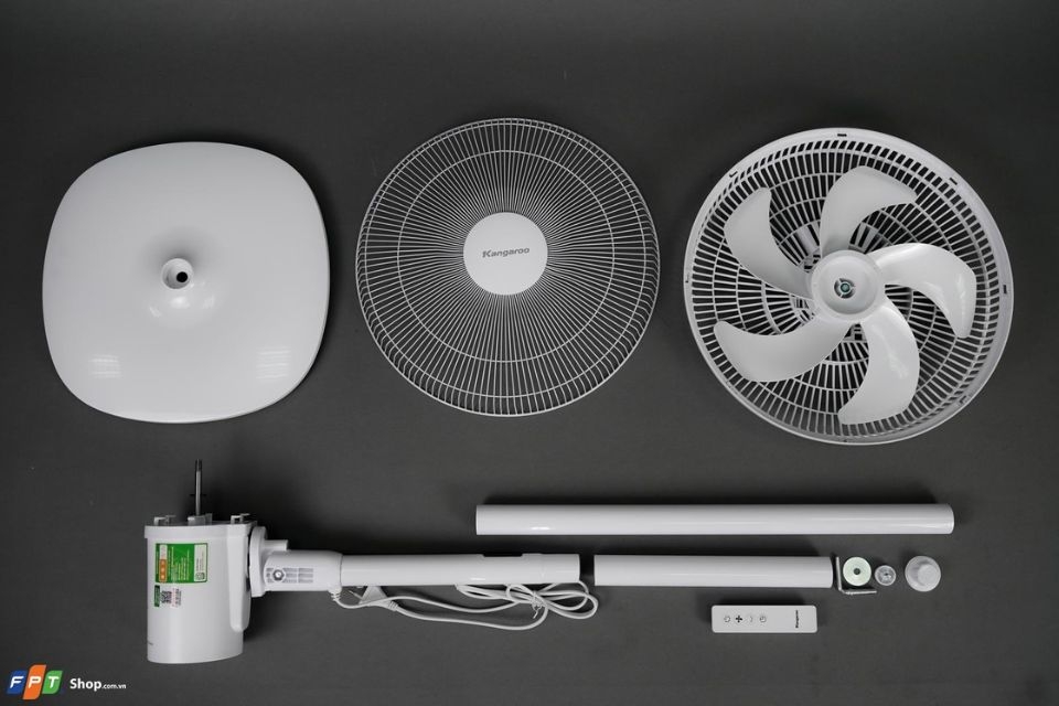 Mở hộp quạt đứng Kangaroo KG726