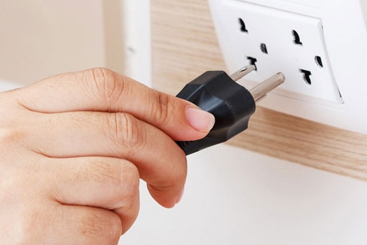 Cắm điện khi thấy nước đã chảy