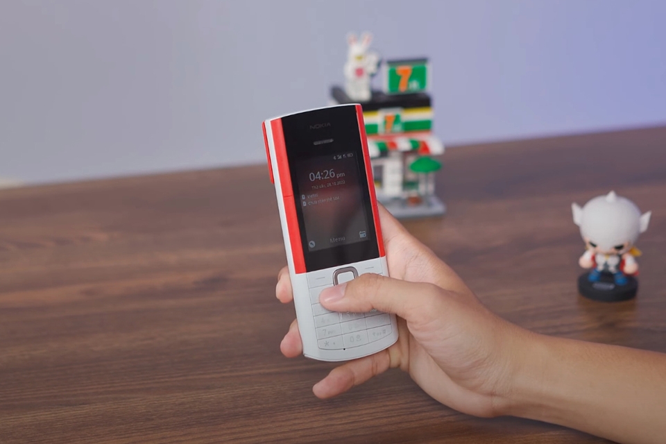 Nokia 5710 XpressAudio - Ảnh 05