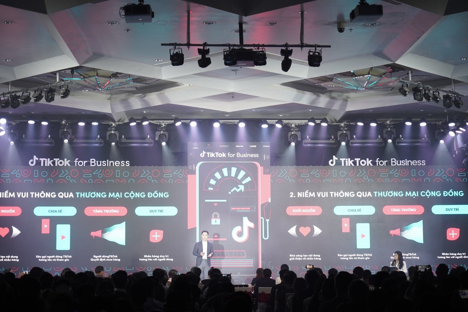 FPT Shop Samsung sự kiện TikTok for Business SMB Vietnam Summit