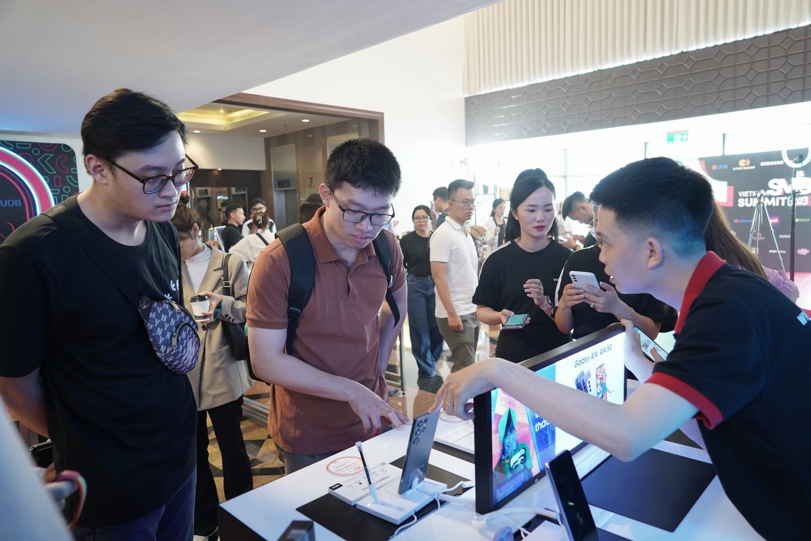 FPT Shop Samsung sự kiện TikTok for Business SMB Vietnam Summit