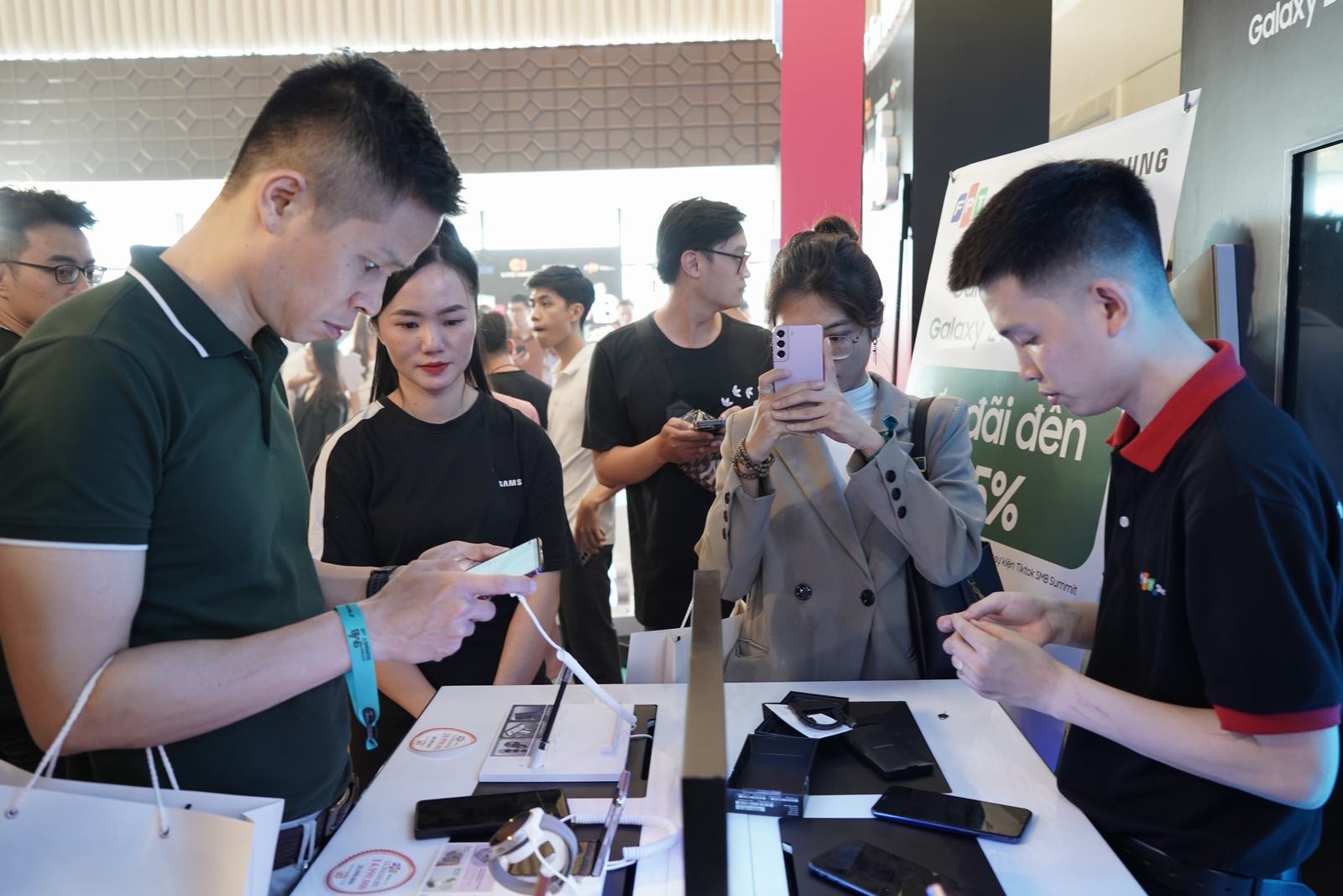 FPT Shop Samsung sự kiện TikTok for Business SMB Vietnam Summit