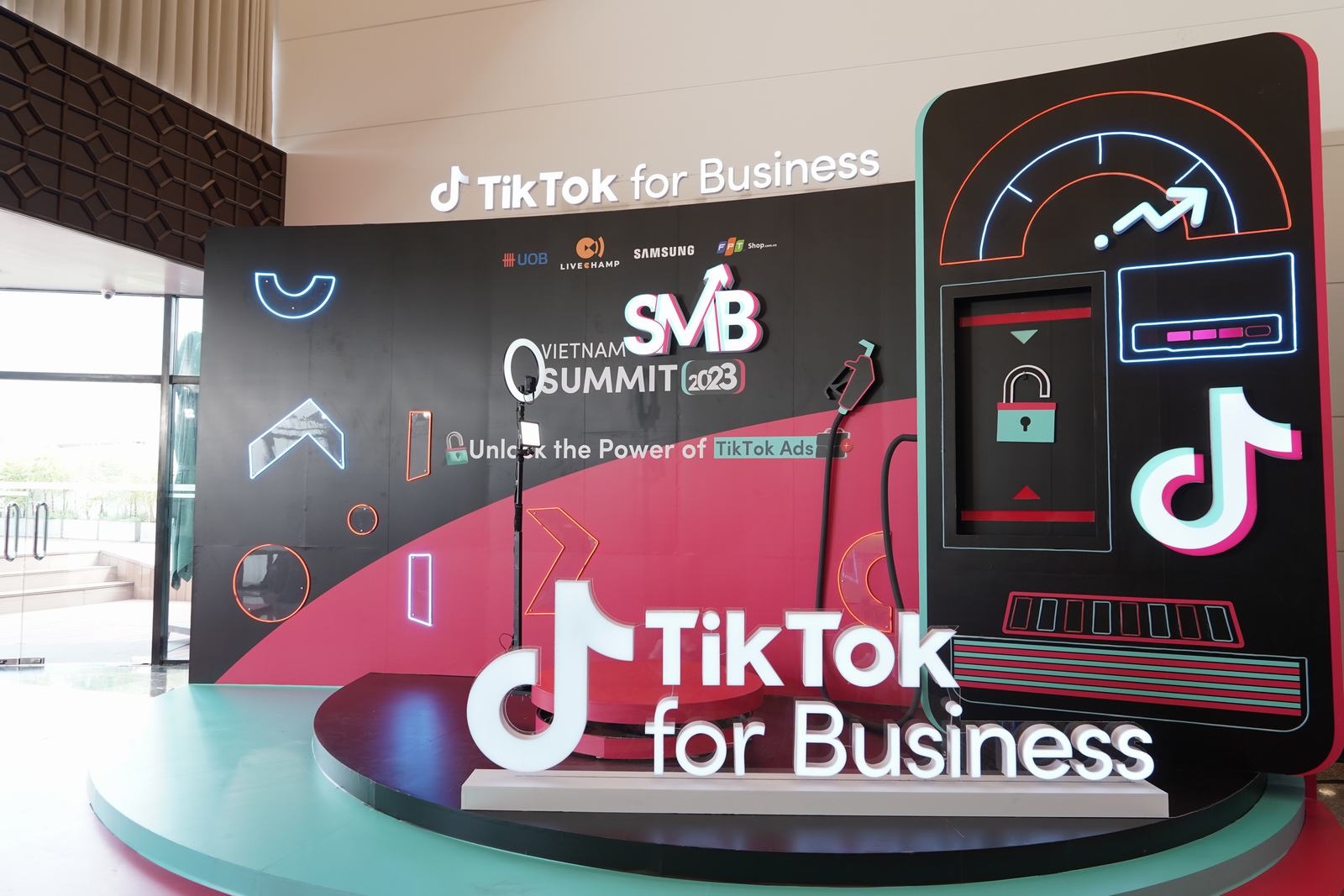 FPT Shop Samsung sự kiện TikTok for Business SMB Vietnam Summit