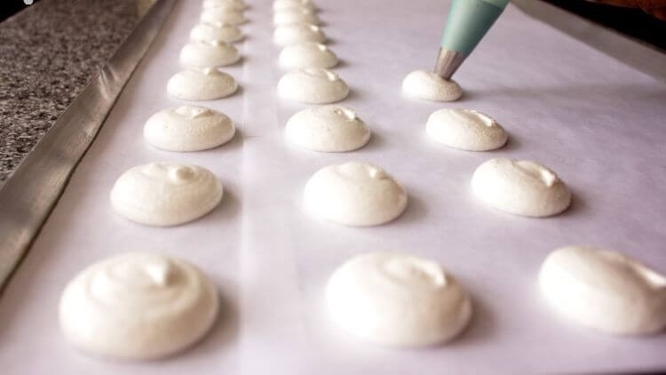 Tạo hình bánh Macaron