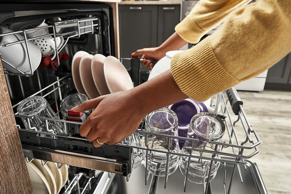Máy rửa bát tiết kiệm nước và năng lượng hơn