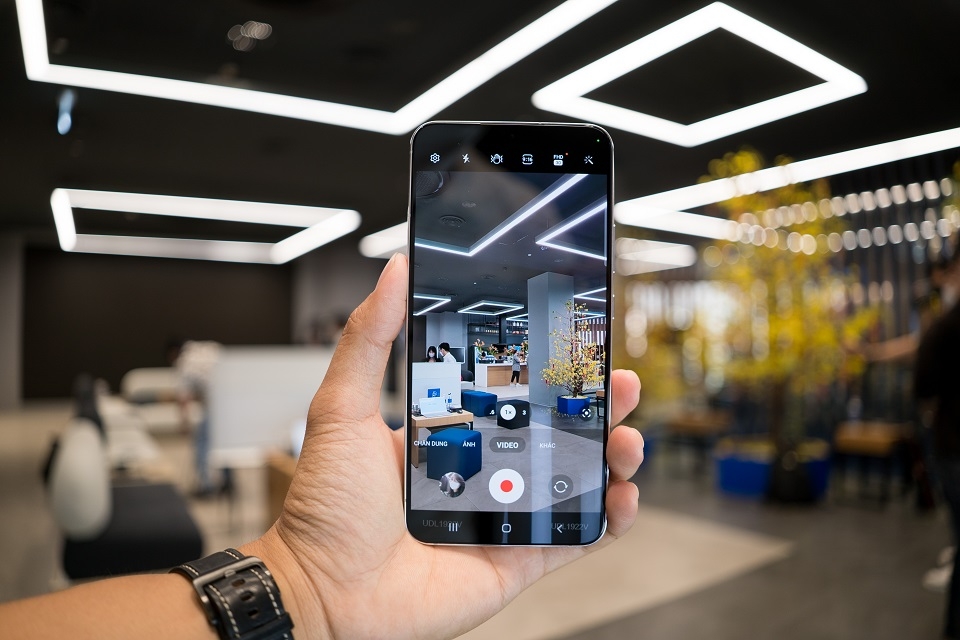 Tận hưởng những trải nghiệm tuyệt vời với cụm camera xịn của Samsung S22