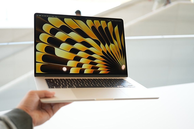 Trên tay MacBook Air 15 inch (ảnh 1)