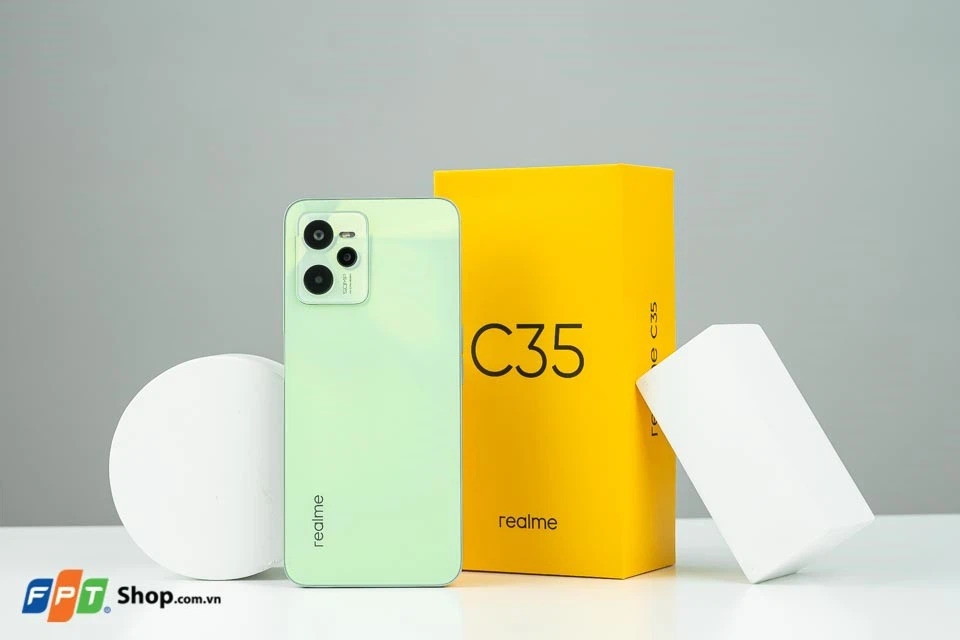 Realme C35 ghi điểm mạnh nhờ sở hữu cụm ba camera 50MP AI, cùng dung lượng pin khủng 5.000 mAh