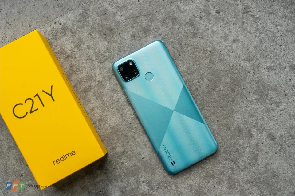 Điện thoại Realme C21Y giúp bạn thỏa sức sáng tạo với bộ 3 camera chất lượng, đầy tính nghệ thuật