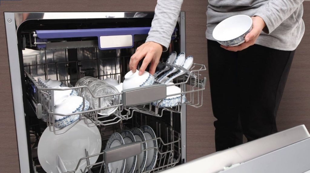 Đặt bát đĩa đúng vị trí, không sử dụng quá tải