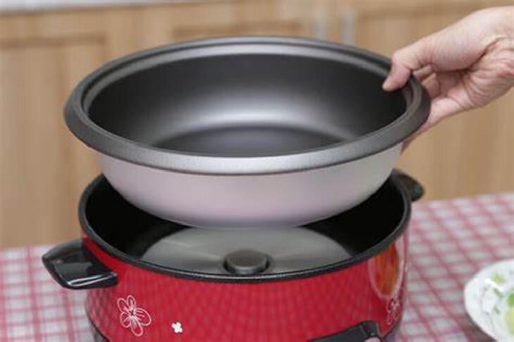Mẹo làm sạch nồi lẩu điện mới mua bước 1