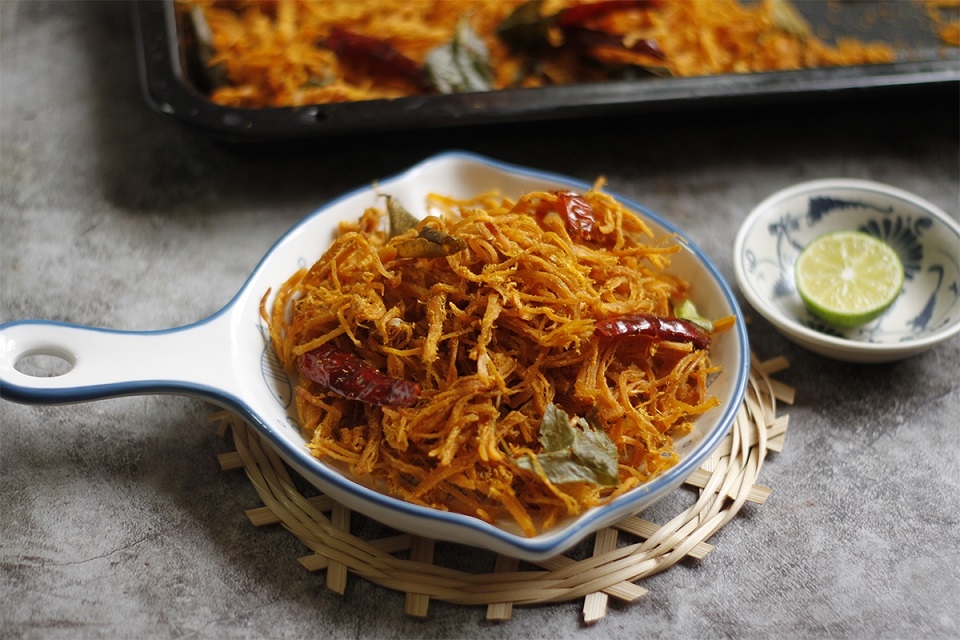 Thành phẩm khô gà lá chanh làm bằng lò nướng