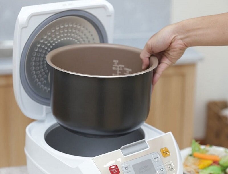 Cách vệ sinh lòng nồi cơm điện bị cháy (Ảnh 1)