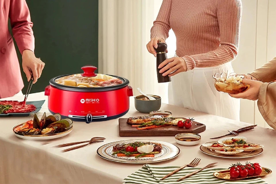 Mishio MK-348 - Mẫu nồi lẩu điện dung tích 4 lít có công suất nấu mạnh mẽ
