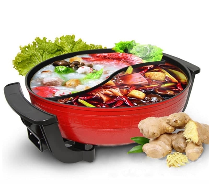 Nồi lẩu điện mishio có nên mua không? Với thiết kế 2 ngăn siêu tiện lợi, bạn có thể trổ tài chế biến hai vị nước lẩu thơm ngon, đậm đà