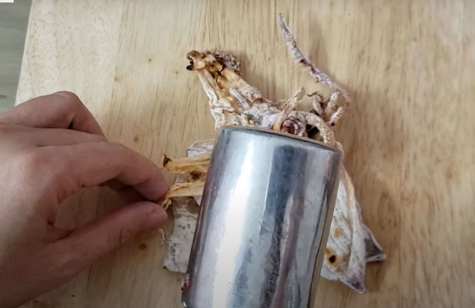 Cách nướng mực khô bằng bếp điện bước 5