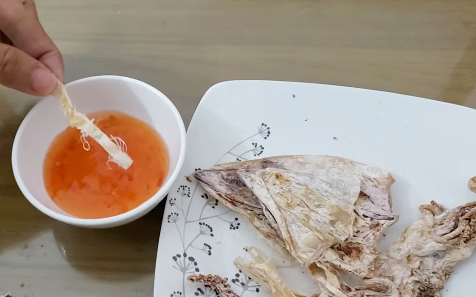 Cách nướng mực khô bằng bếp điện bước 6