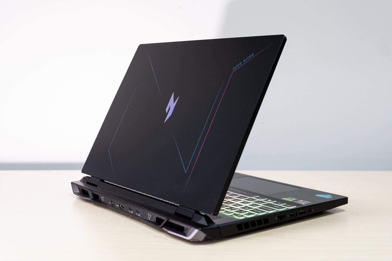 Acer Nitro 17 Phoenix