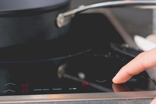 Quạt gió trên bếp từ và những điều cần lưu ý 5