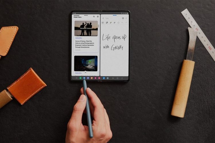 Samsung Galaxy Z Fold4 890