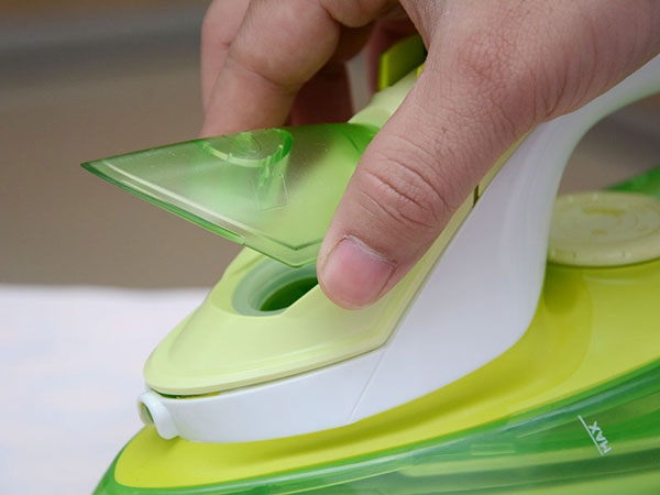 cách cho nước vào bàn ủi-ảnh 1