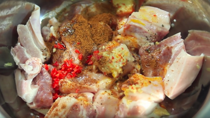 cách ướp thịt ba chỉ nướng bếp điện bước 2