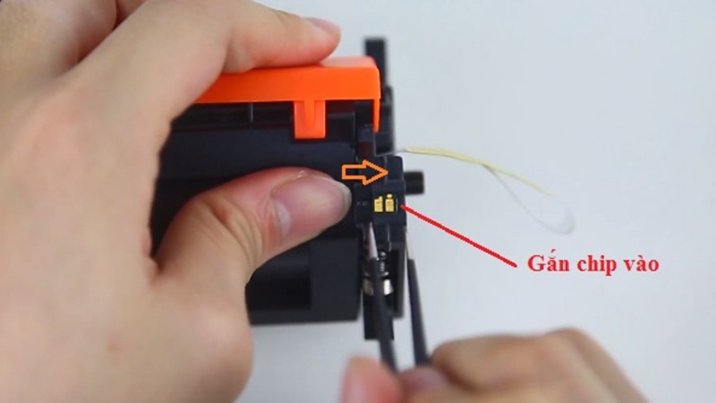 Máy in báo lỗi Install black cartridge (Ảnh 6)