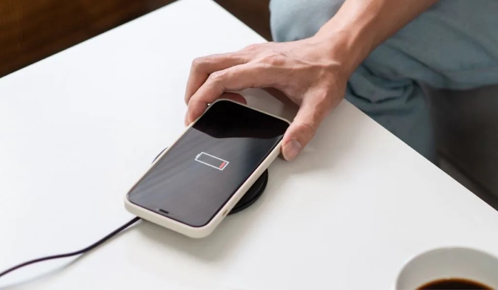 Có nên sử dụng sạc không dây cho iPhone?