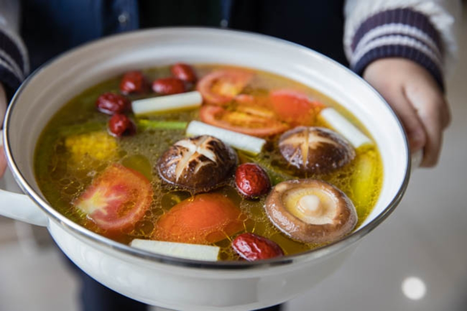 Chuẩn bị nước dùng lẩu