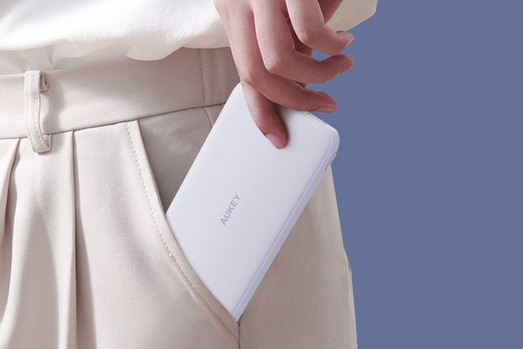 Đánh giá pin sạc dự phòng Aukey Basix Slim PB-N99: Vật dụng không thể thiếu của học sinh, sinh viên