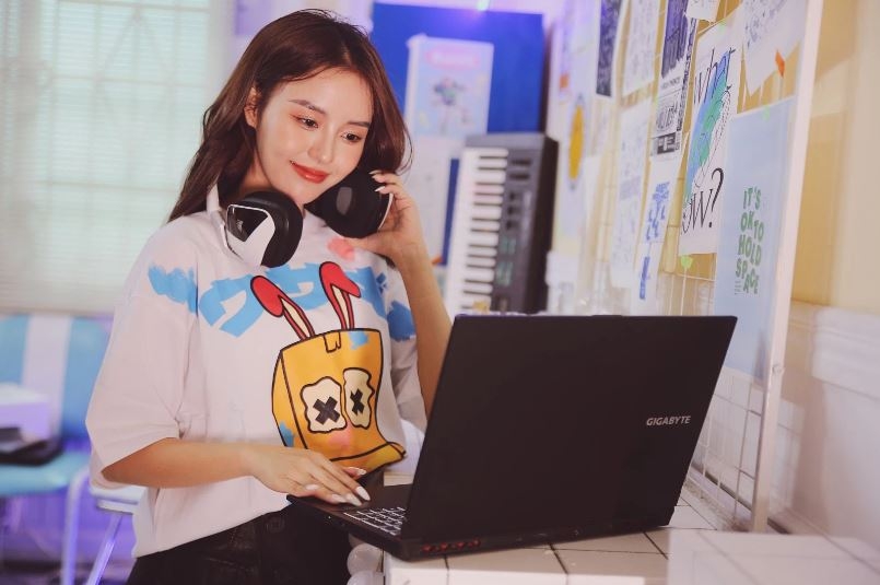 Laptop cho sinh viên báo chí 2023 (Ảnh 3)