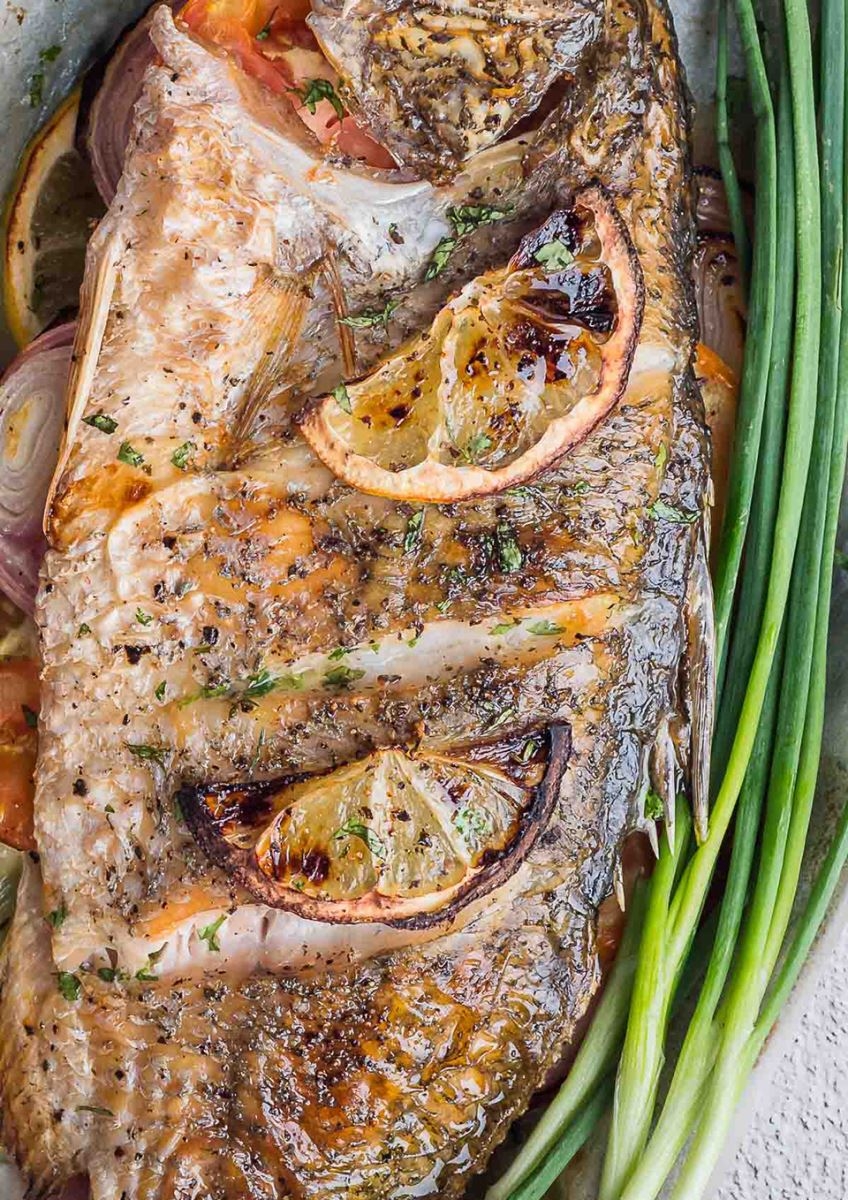 Cá nướng bằng lò nướng có thể thưởng thức với nhiều loại đồ ăn kèm