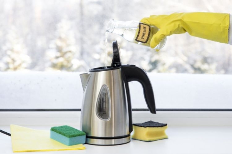 Cách vệ sinh ấm siêu tốc đúng: Vệ sinh lòng ấm siêu tốc