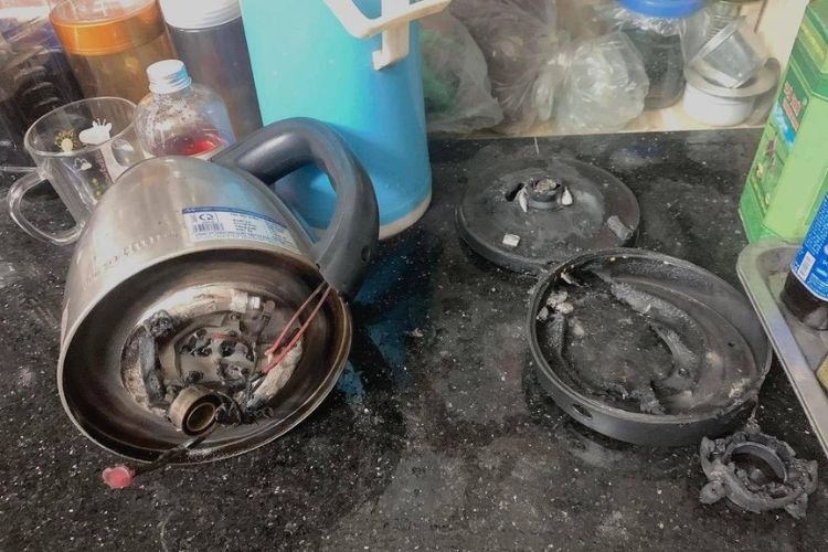 ấm siêu tốc giá rẻ kém chất lượng dễ gây cháy nổ