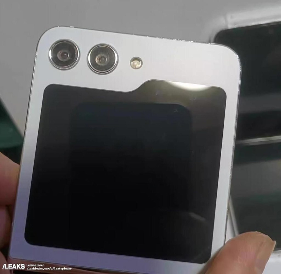 Mô hình Galaxy Z Flip5 (ảnh 3)