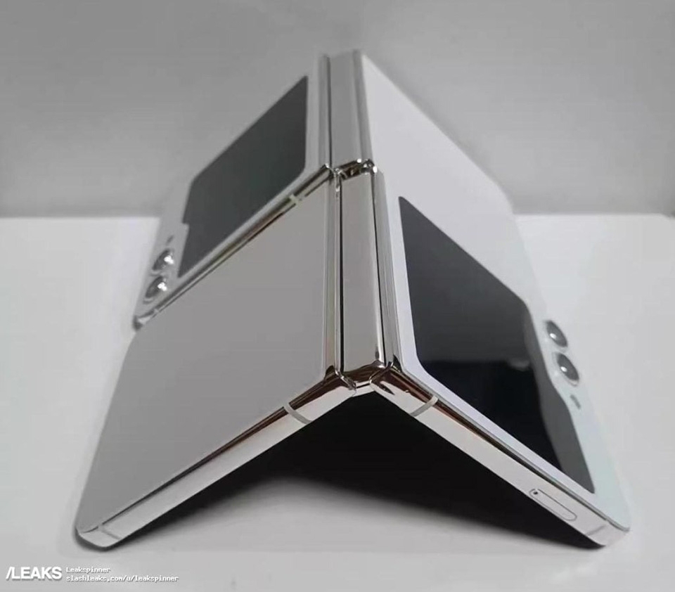 Mô hình Galaxy Z Flip5 (ảnh 2)