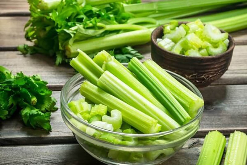 Cách làm nước ép cần tây bằng máy xay sinh tố (Ảnh 6)