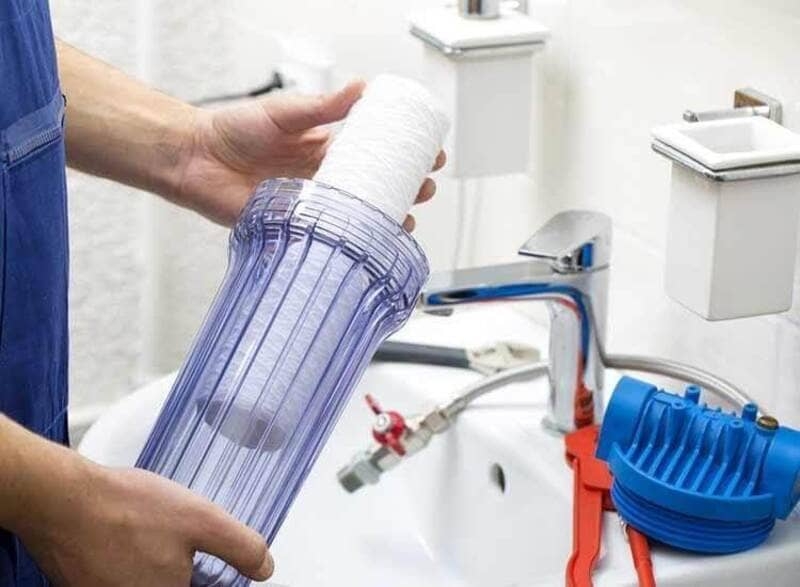 Lõi lọc tắc nghẽn khiến máy lọc nước kêu tạch tạch