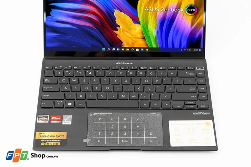 Laptop có bàn phím số cho sinh viên (Ảnh 1)